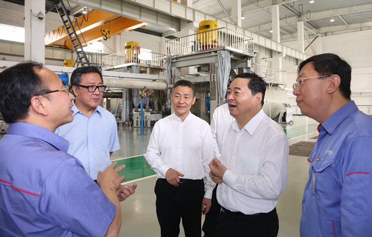 郝鹏与凯时尊龙人生就是博集团一线科技职员深入交流