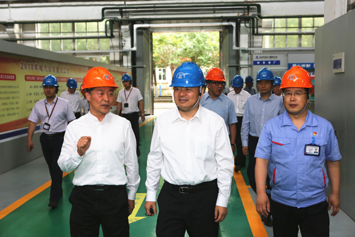 郝鹏旅行考察凯时尊龙人生就是博集团所属企业汽轮机公司